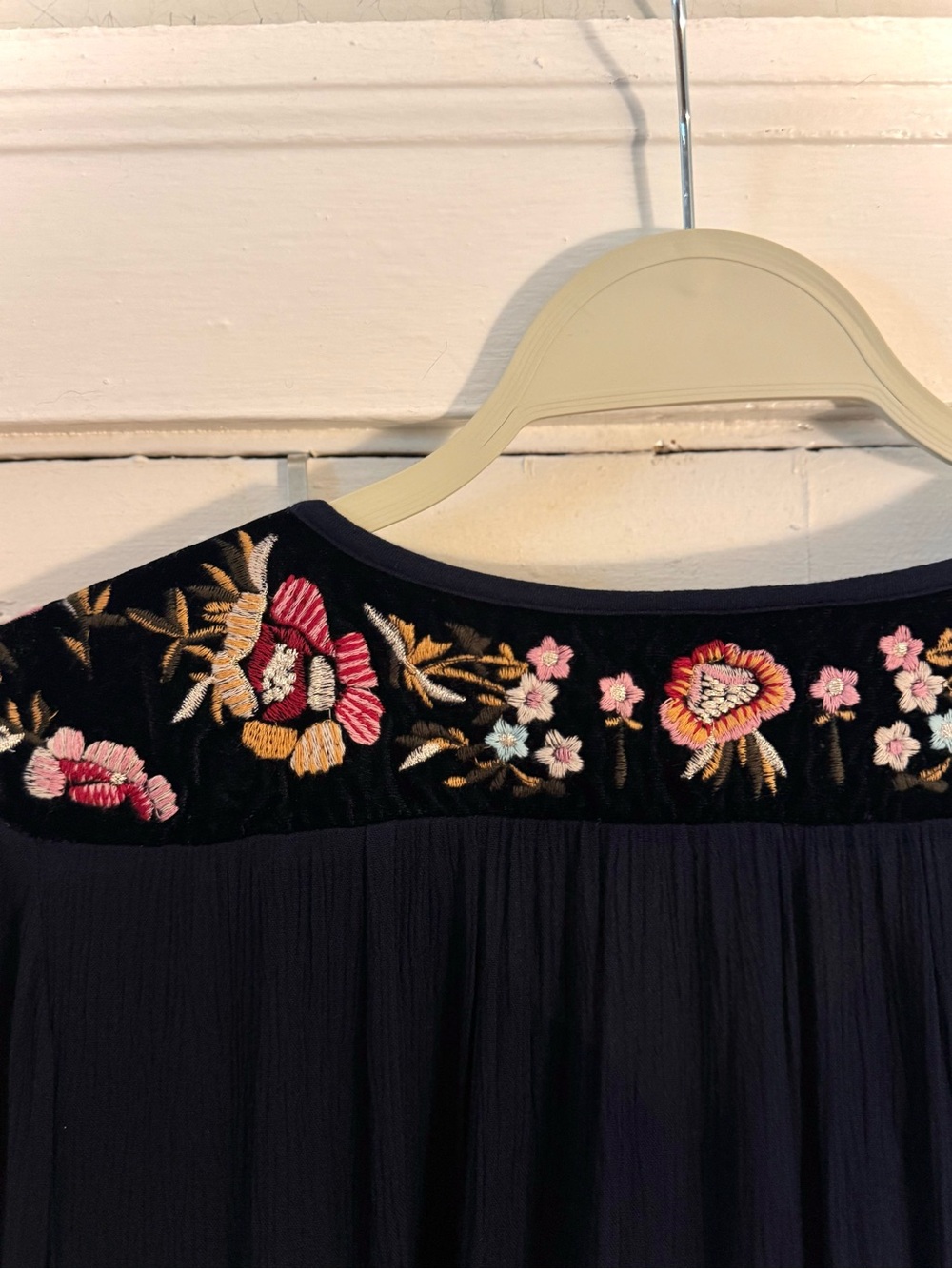 Floral Embroidered Navy Blouse - Picture 4 of 6